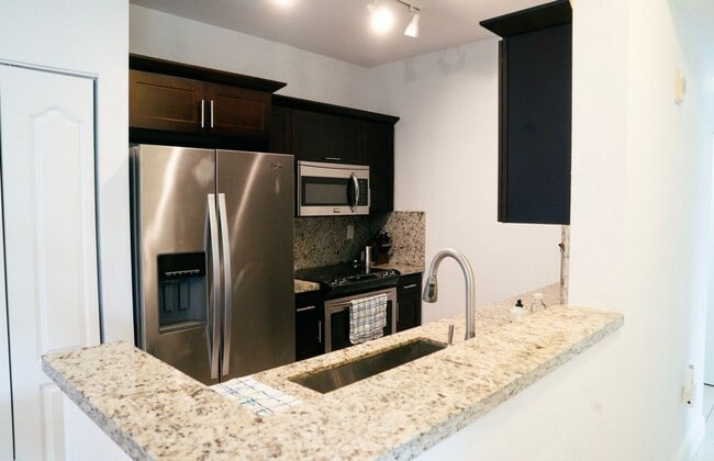 Foto del edificio - 6001 SW 70th St