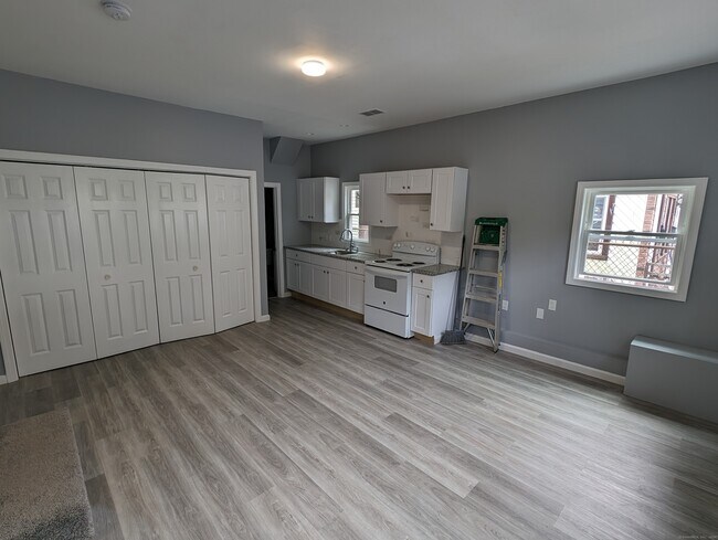 Building Photo - 64 Woodbridge Ave