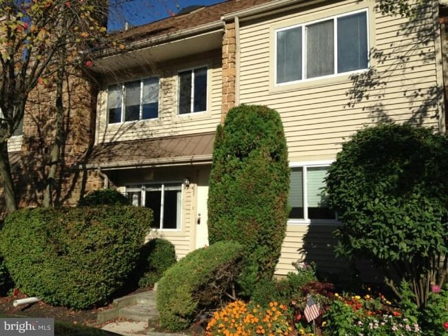 Building Photo - 237 Carriage Ct