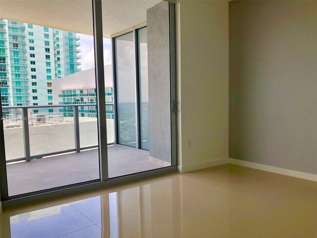 Foto del edificio - 488 NE 18th St