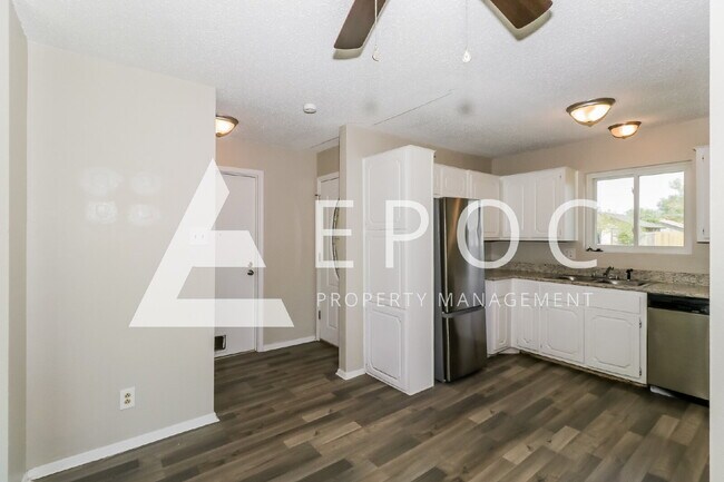 Building Photo - 2208 Creekwood Dr
