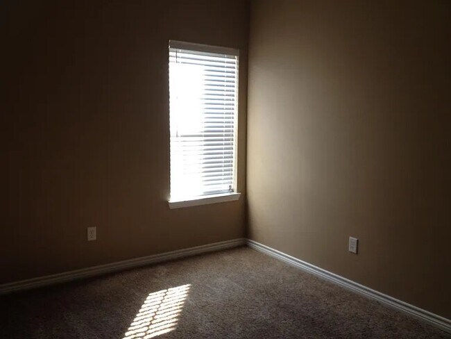 Foto del edificio - 681 N Bradford St