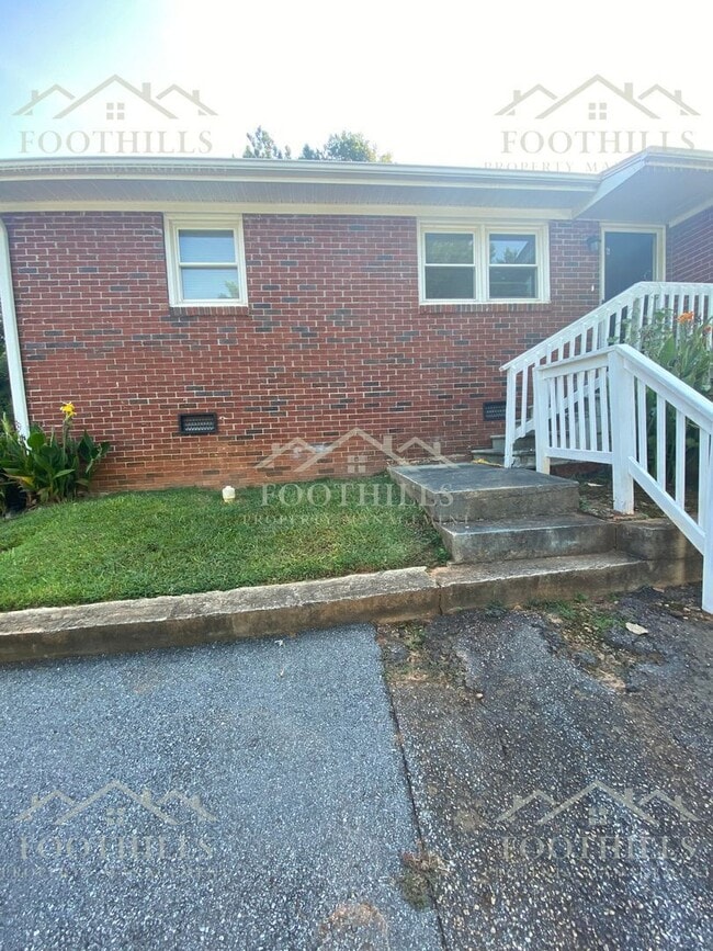 Photo - 202 Kennemore St Townhome