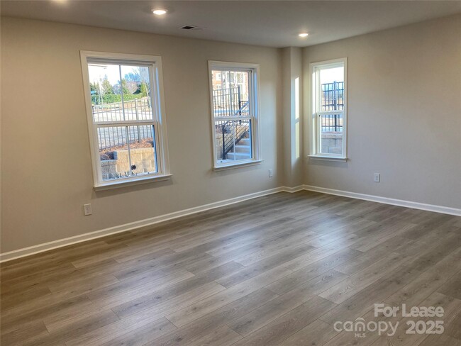 Foto del edificio - 5055 Sunnybrae Pl