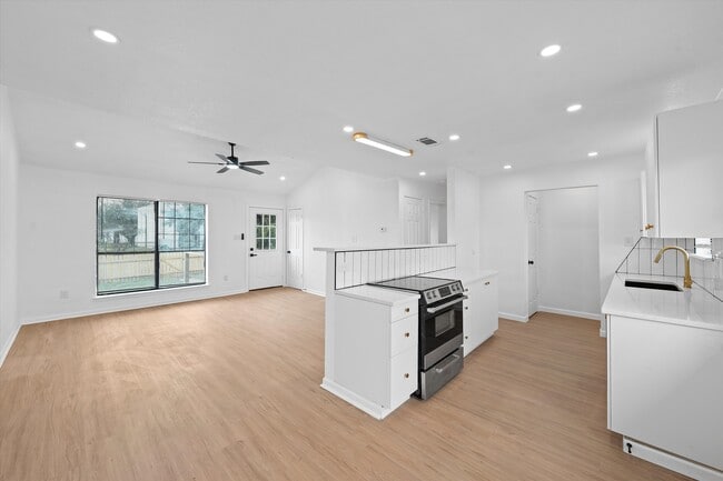 Building Photo - 1205 N 6th St