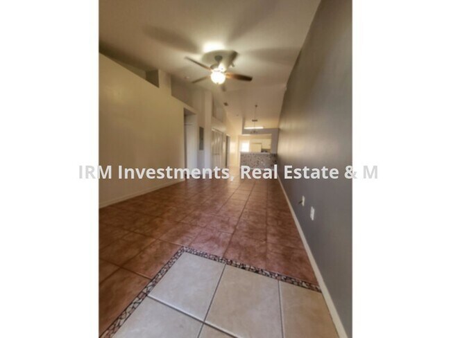 Building Photo - 2 bedroom 2 bathroom townhome