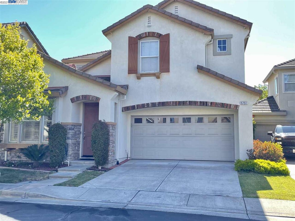 Primary Photo - 5751 Shadow Hill Dr