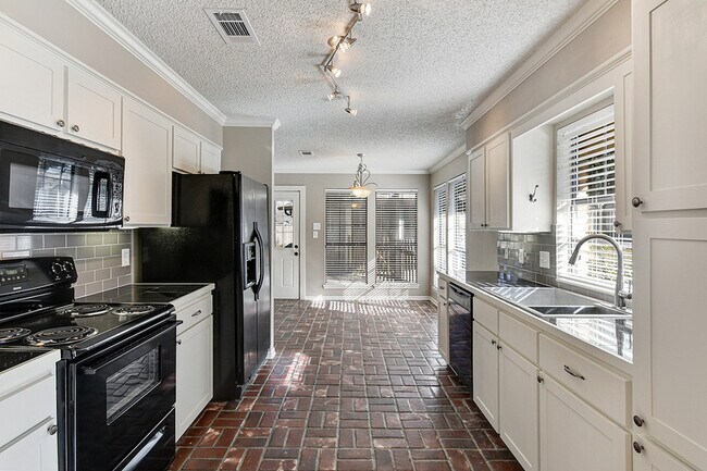 Foto del edificio - 4047 Country View Dr