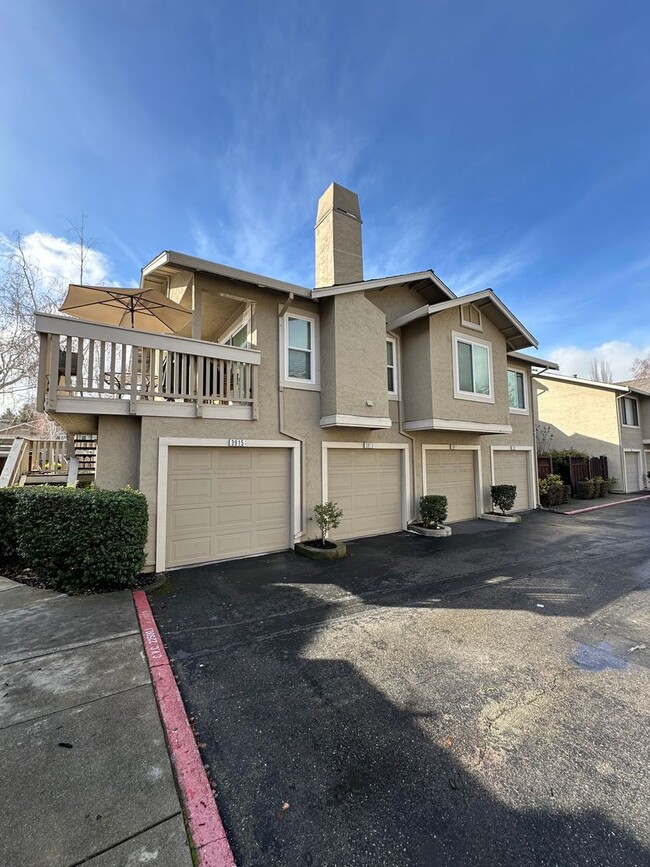 Building Photo - 2 Bed 2 Bath W/ Attached Garage (Cobblestone)