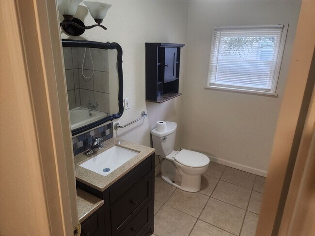 Foto del edificio - 3-Bedroom 1 1/2-Bathroom home in Creswell