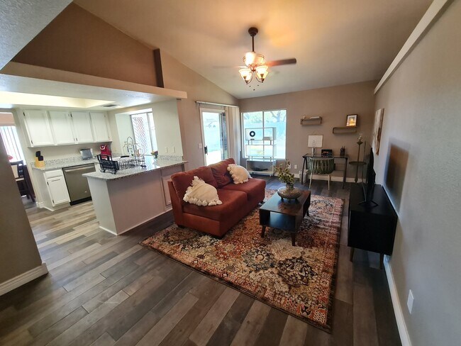 Foto del edificio - 7944 W Charter Oak Rd