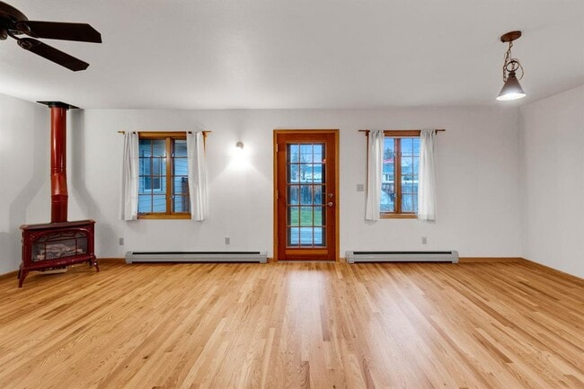 Building Photo - 638 E Kent Ave