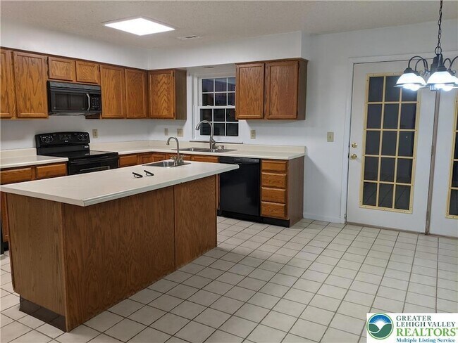 Foto del edificio - 1825 Falcon Dr