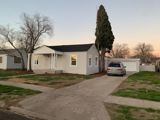 Foto del edificio - 1418 N Belmont Ave