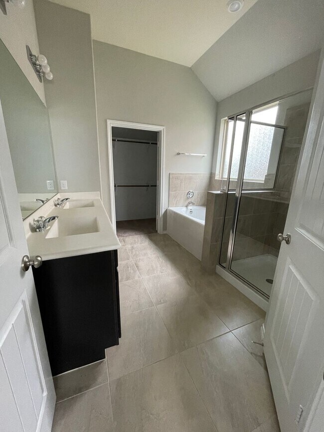 Foto del edificio - Large Beautiful Home located in the heart ...