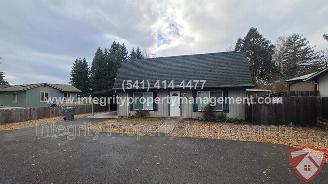 Building Photo - 1009 NE Dewey Dr