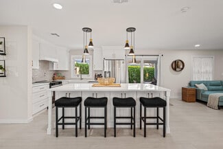 Building Photo - 9165 SE Yacht Club Cir