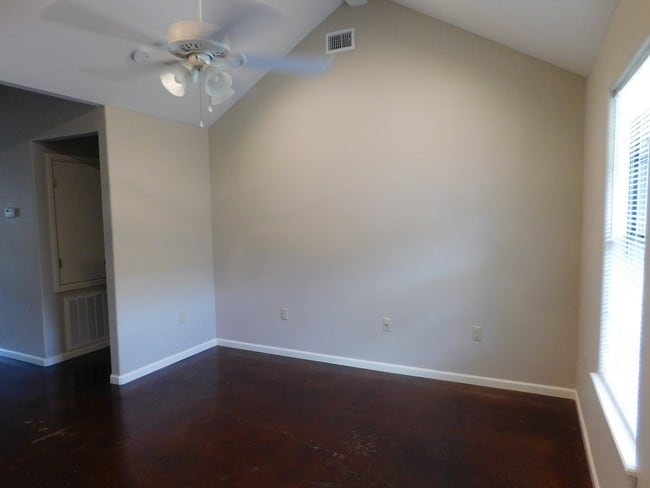 Building Photo - 612 N Bicentennial Blvd