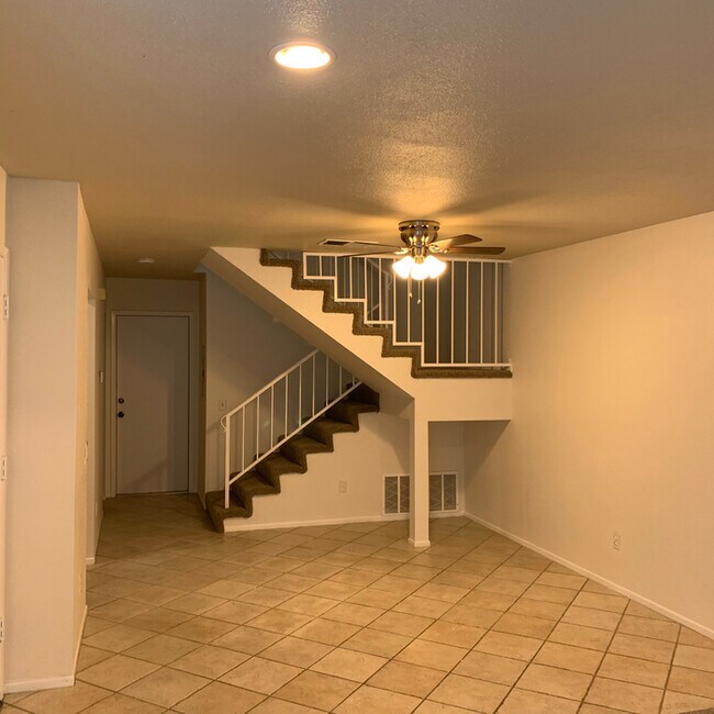 Building Photo - REDUCED!  Orchard Meadows Condo