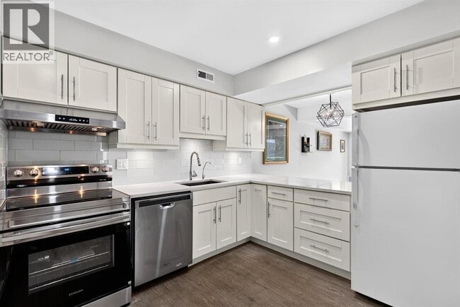 Building Photo - 7330 Coronado Dr