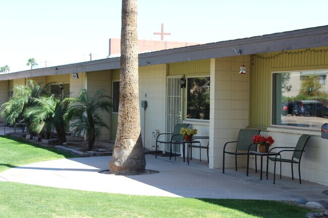 Building Photo - 7045 E Wilshire Dr