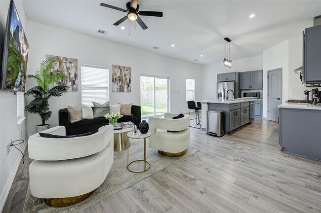 Foto del edificio - 10213 Ashville Dr