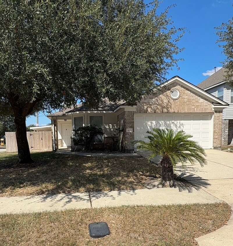 Primary Photo - 1103 Laurel Chase Tr