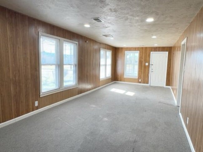 Foto del edificio - 4305 Grandberry Ave