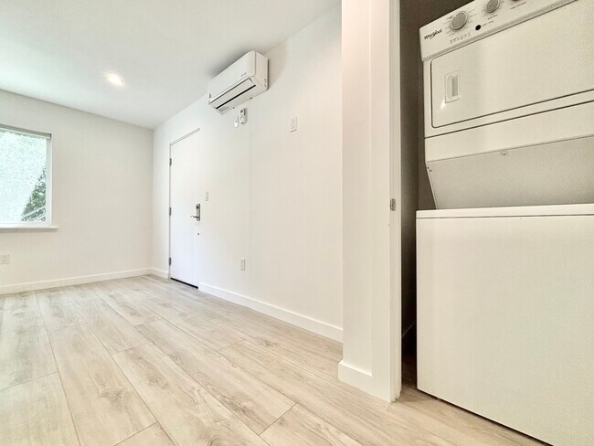 Foto del edificio - 564 N Kenmore Ave