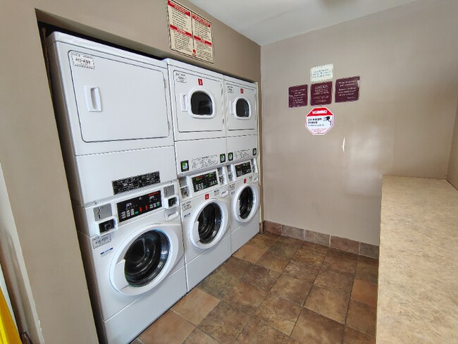 Foto del edificio - 600 Reusens Rd