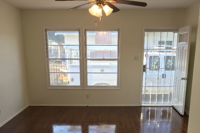 Foto del edificio - 940 N Cedar St
