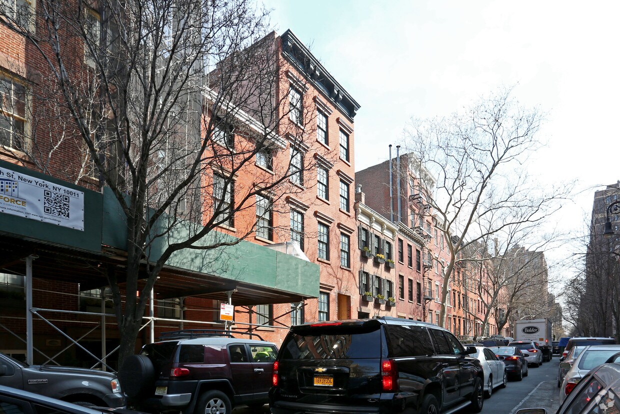 Primary Photo - 37 W 10th St