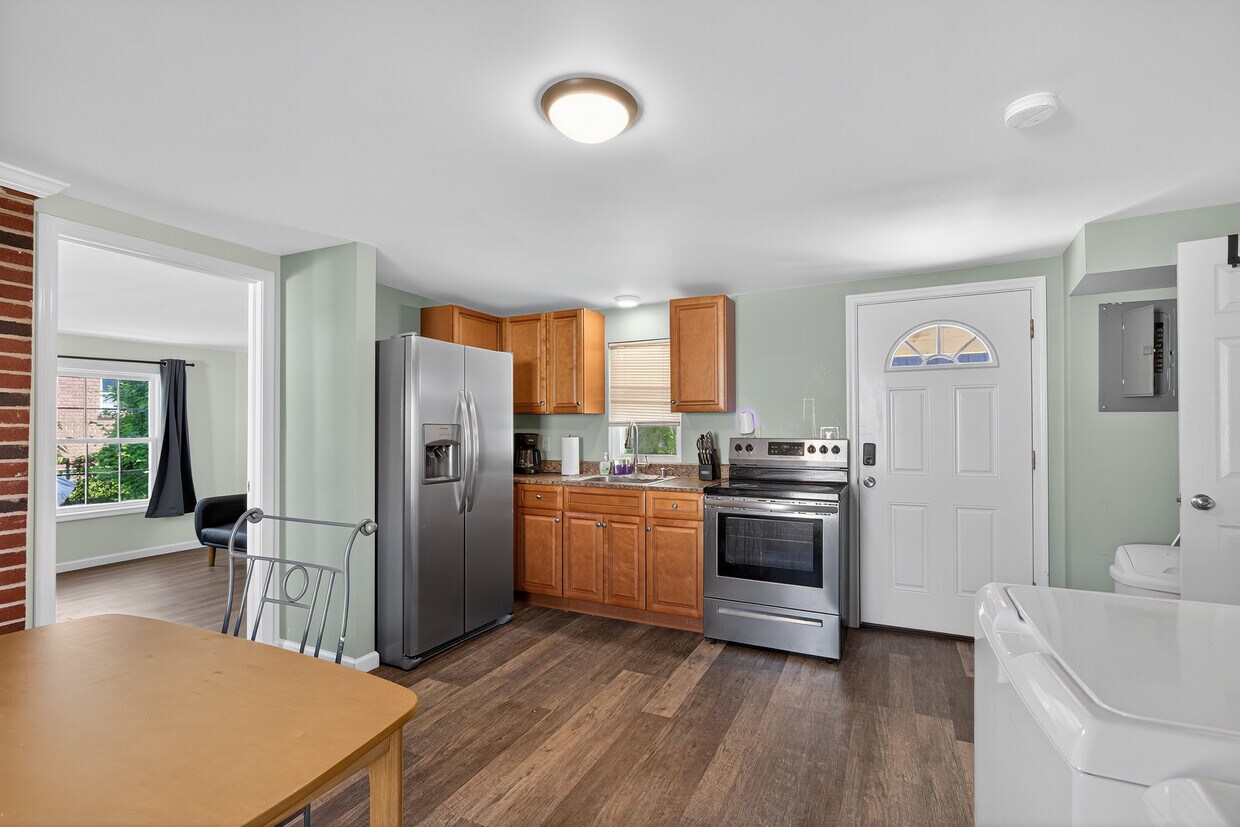 Foto principal - 217 E Main St