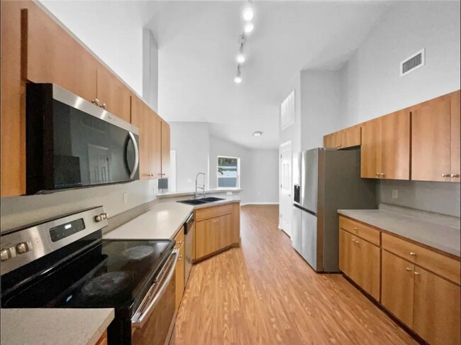 Building Photo - 7010 Summit Cir