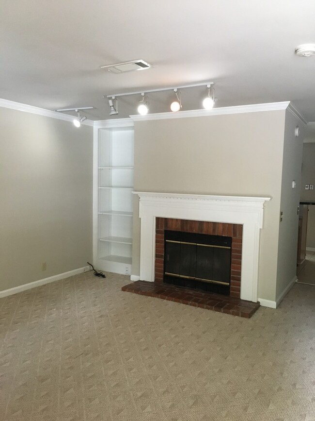 Photo - Townhouse Close to all!