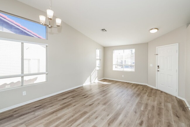 Foto del edificio - 722 Cozy Canyon Dr