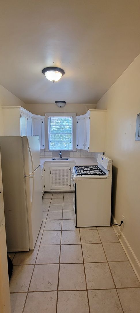 Building Photo - 1/1 in the Historic Duckpond area