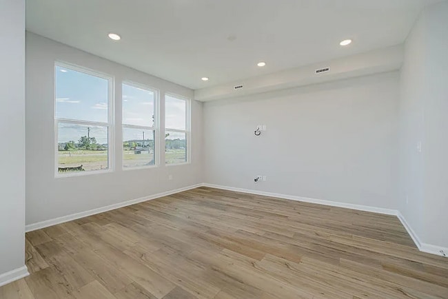 Building Photo - 7331 Shroyer Wy