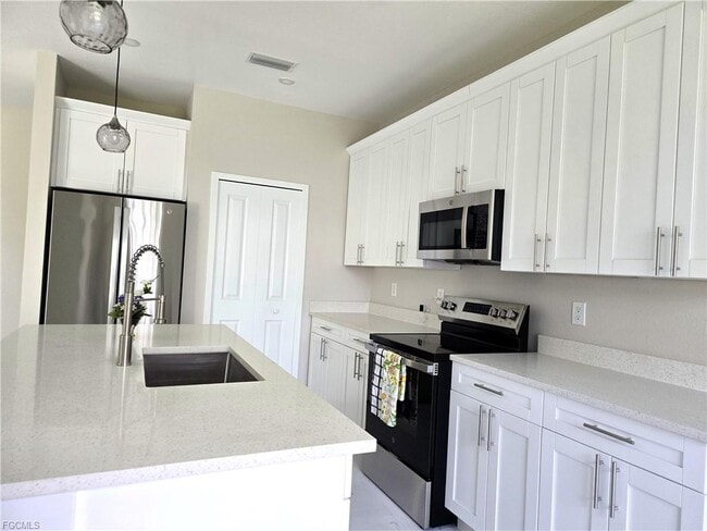 Building Photo - 224 Victoria Ave S