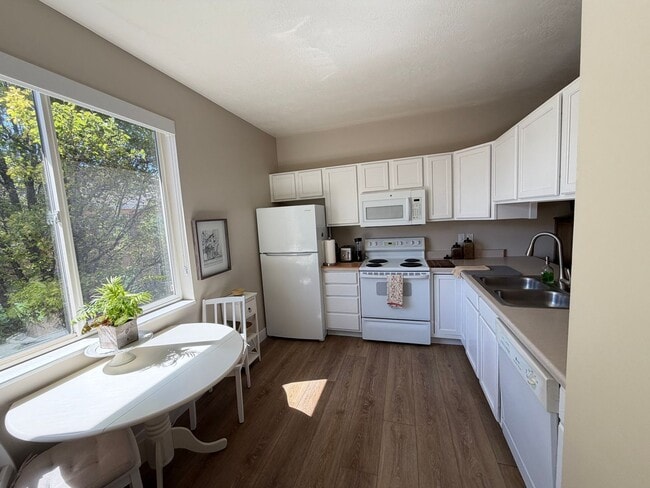 Building Photo - Charming 55+ Condo with Indoor Pool & Mountain Views in American Fork