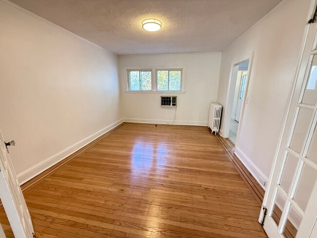 Building Photo - Spacious 3 Bedroom Townhome in Historic Ed...