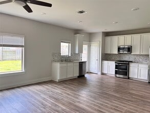 Building Photo - 10638 Whitejacket