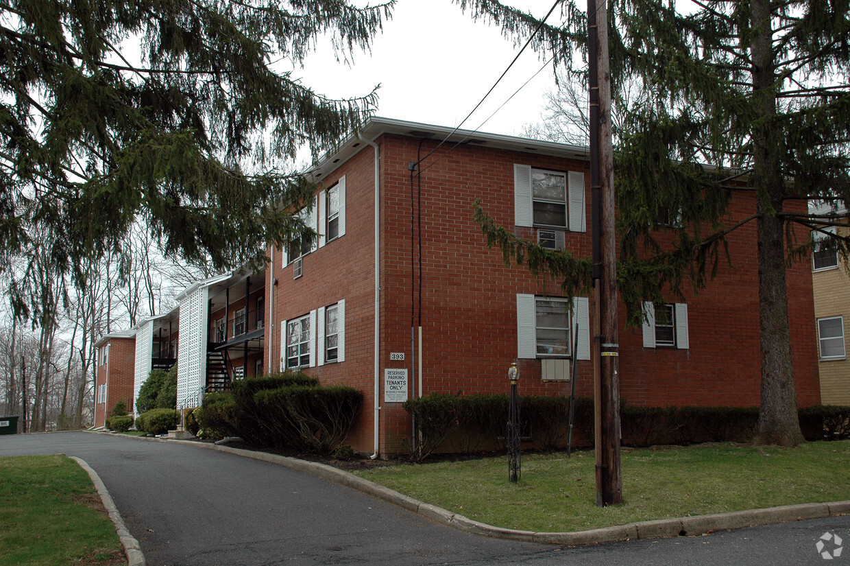 Building Photo - 391-399 Grove St