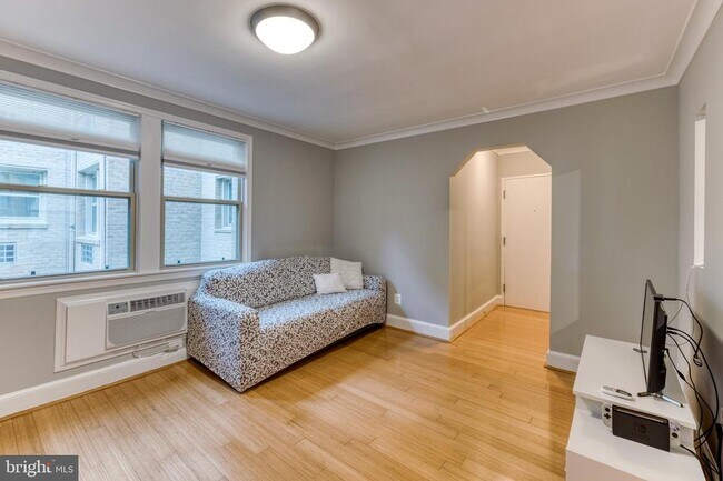 Foto del edificio - 1363 K St SE