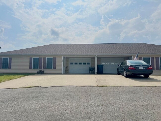 Building Photo - 110 Nancy Ln