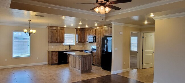 Building Photo - ALMOND TREE RANCH SPECTACULAR NEWER HOME