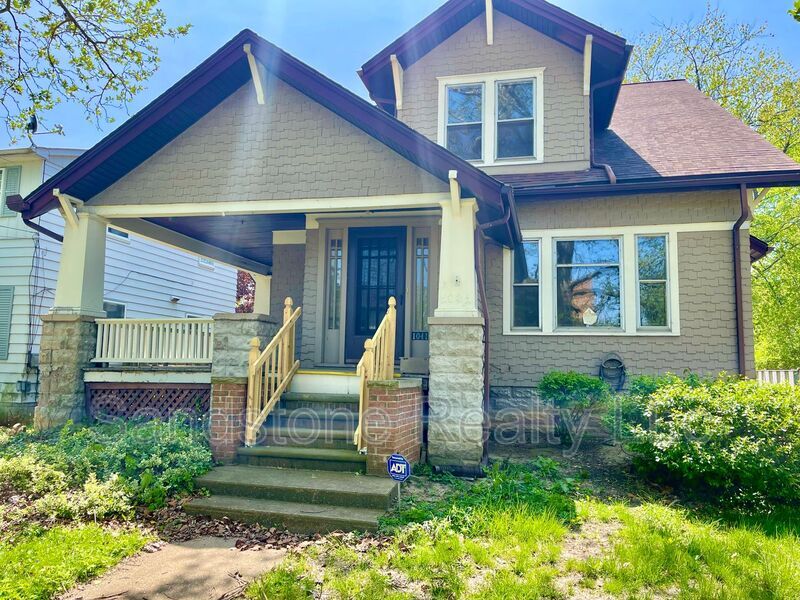 Primary Photo - 1041 W 10th St