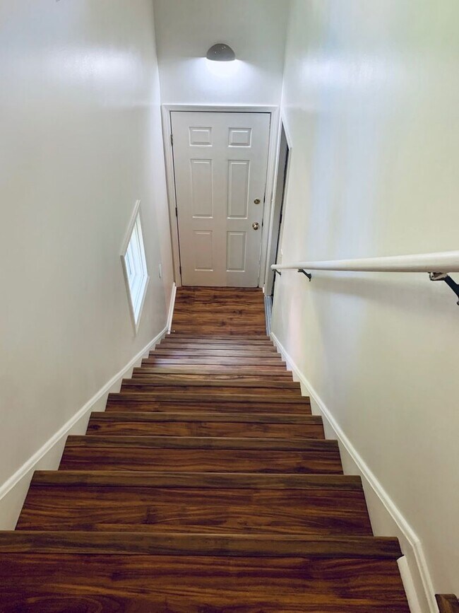 Foto del edificio - 1243 Cherokee Road- Carriage House (Highla...