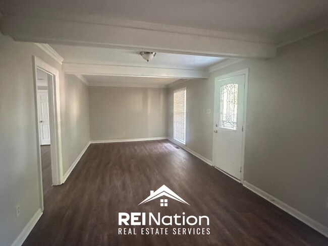 Building Photo - CORDOVA SHOWSTOPPER! Massive 4BR/3BA w/ Deck, Detached Garage & Porch!