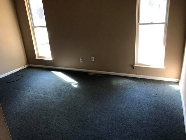 Building Photo - 7000 Wade School